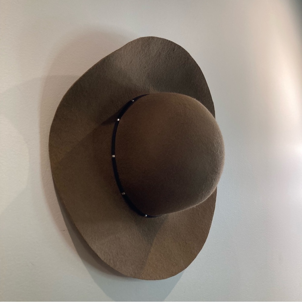 NINE WEST 100% Wool Rounded Soft Shell Hat - Picture 2 of 6